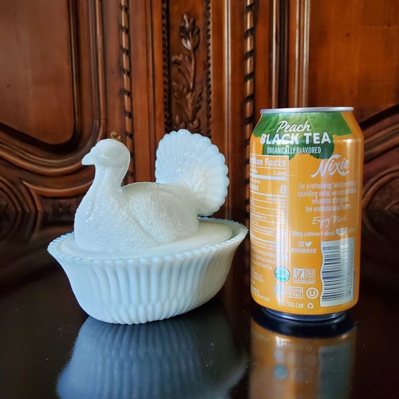 Vntg🦃 Boyd Art Glass 5 1/2" Turkey On Nest / Basket Bright White Milk Glass - Picture 2 of 14